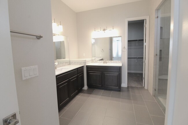 Building Photo - 14712 Iveans Way