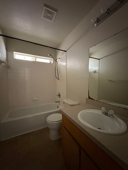 Building Photo - 330 S 40th St