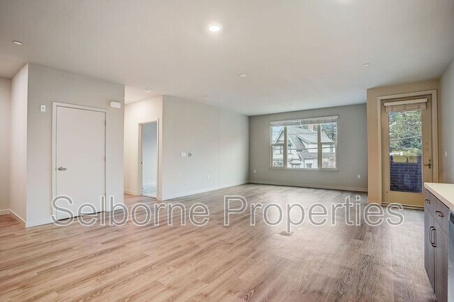 Building Photo - 5239 Claremont Ave