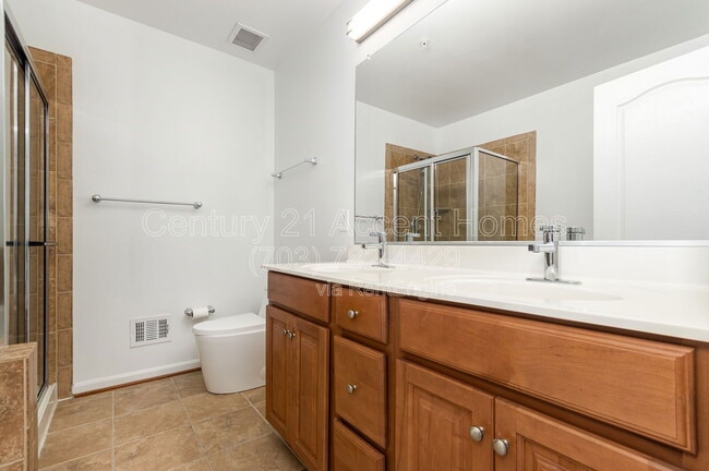 Building Photo - 22824 Ferncrest Terrace