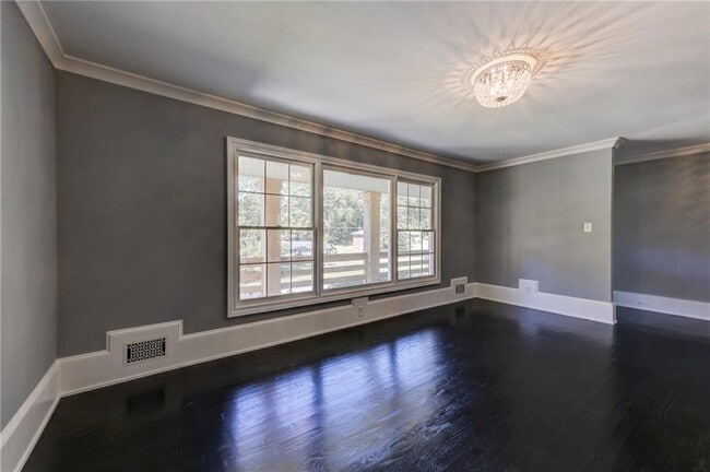 Building Photo - 2325 Elmwood Cir SE