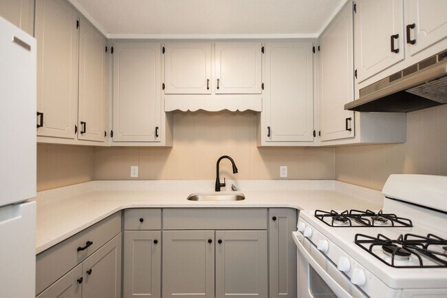 Building Photo - 732-732 Randall St