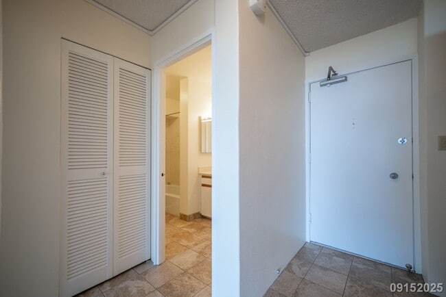 Building Photo - Remodeled 2BR/2BA/2 Covered Parking stalls...