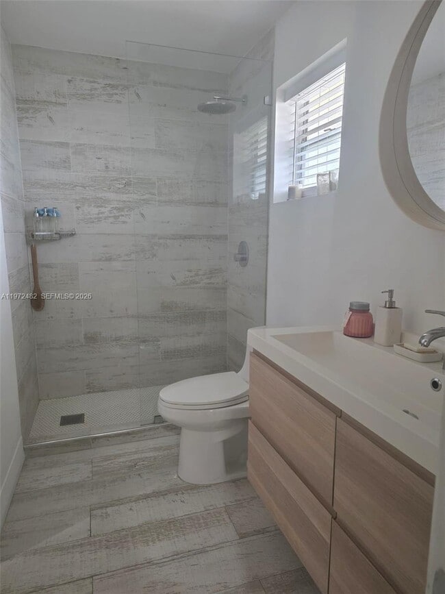 Building Photo - 20201 NE 29th Ct