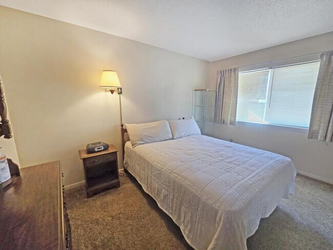 Building Photo - 3201 Emerson St