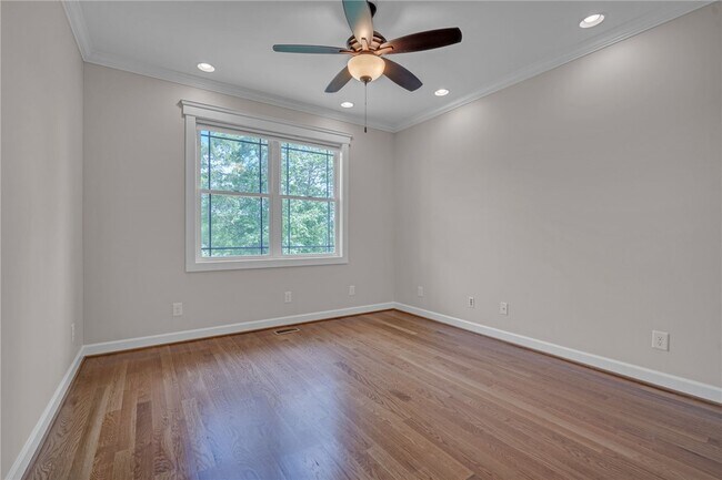 Building Photo - 137 Crawford Lake Dr