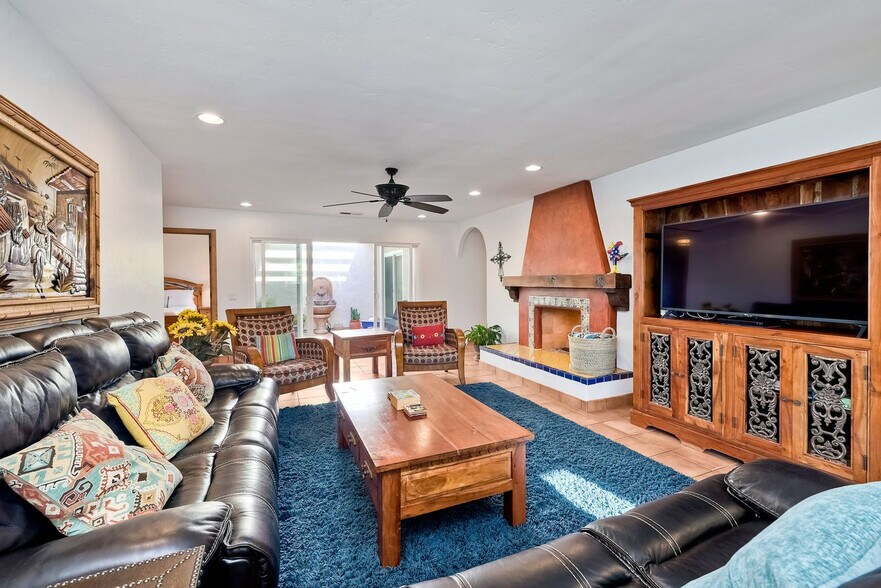 Building Photo - 5100 El Arbol Dr