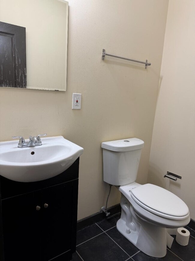 Building Photo - 1911 N Gratz St