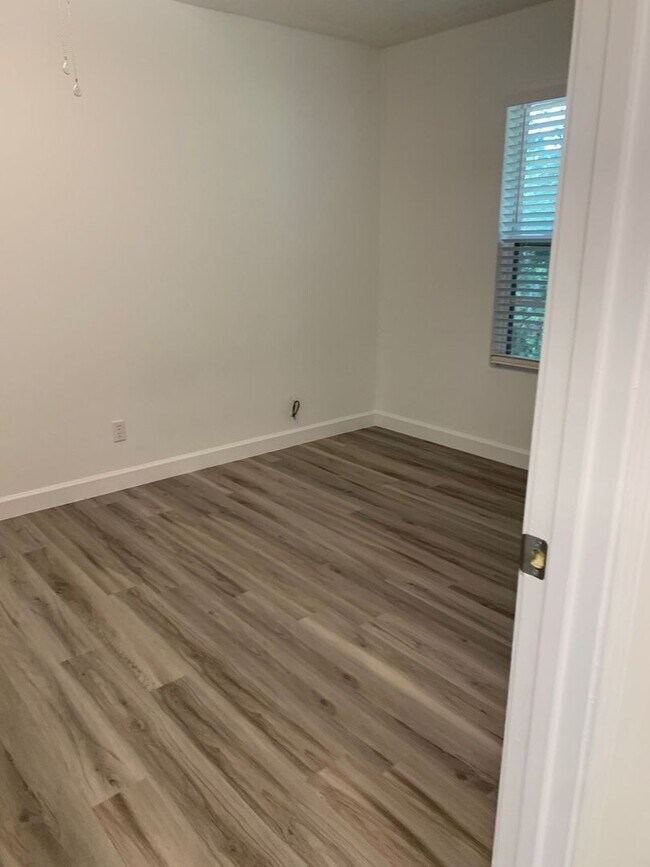 Building Photo - 605 Douglas Dr, A, St. Marys, GA 31558