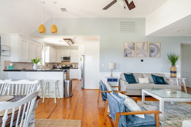 Building Photo - 814 Helen Blvd