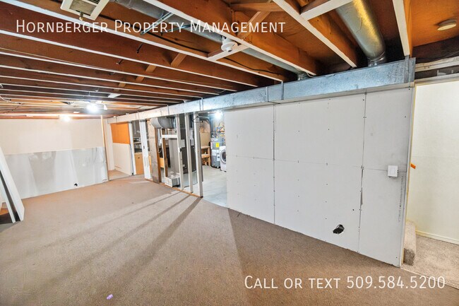 Building Photo - Duplex on the North Side