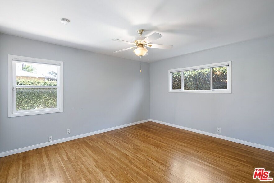 Building Photo - 826 Crestfield Dr