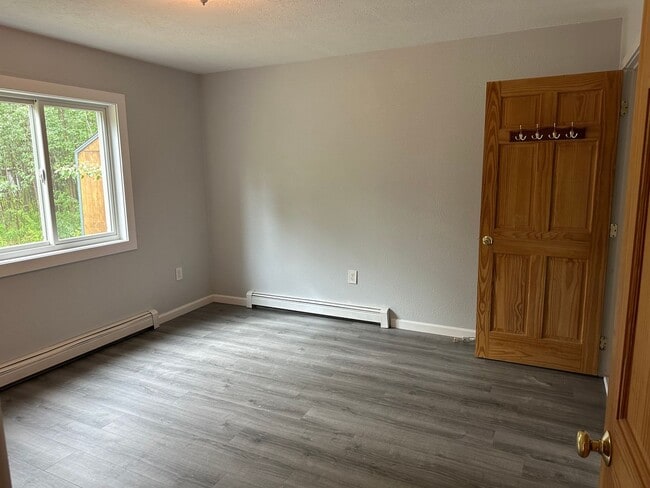 Building Photo - 2 Bed/ 2 Bath Single Family Home With a Ga...
