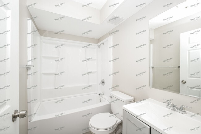 Building Photo - 2797 Stark Dr