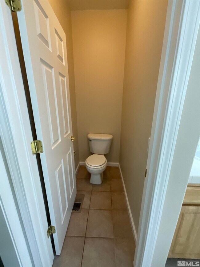 Building Photo - 2847 Falcon Ridge Dr