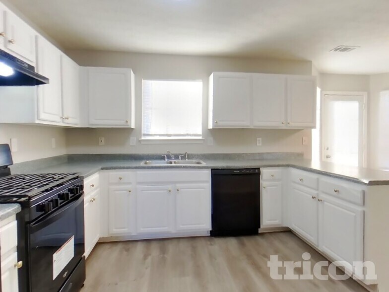 Building Photo - 350 Creekview Blvd