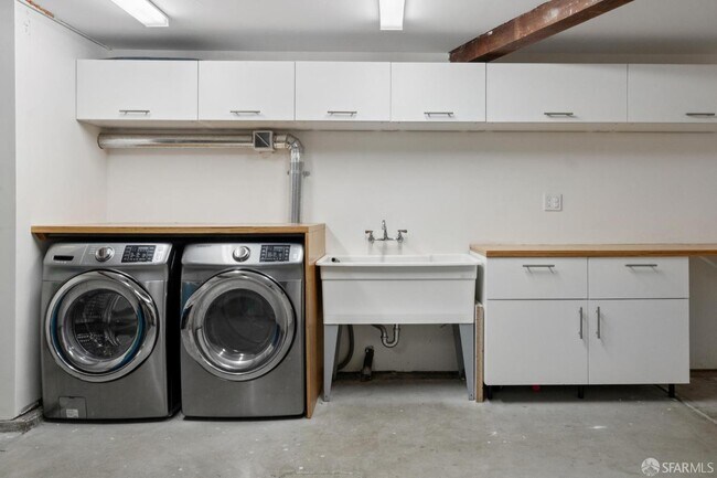 Building Photo - 363 Monticello St