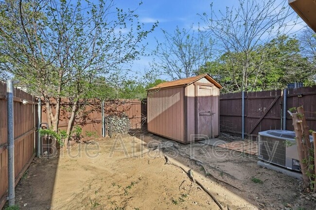 Building Photo - 1818 Orchard Dr