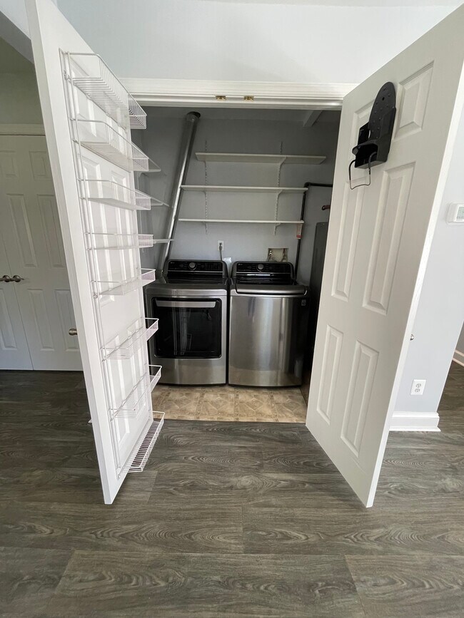 Building Photo - 3128 Headrow Cir