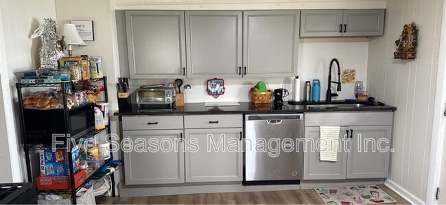 Building Photo - 48 Murray St