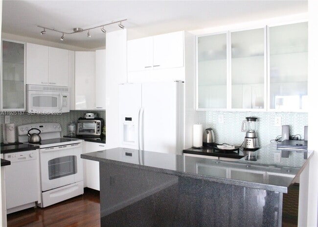 Building Photo - 1980 S Ocean Dr