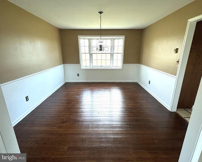 Building Photo - 723 Godshall Rd