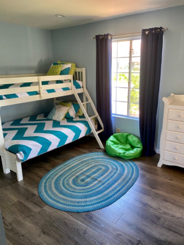 Building Photo - 4901 E Mesquite Ave