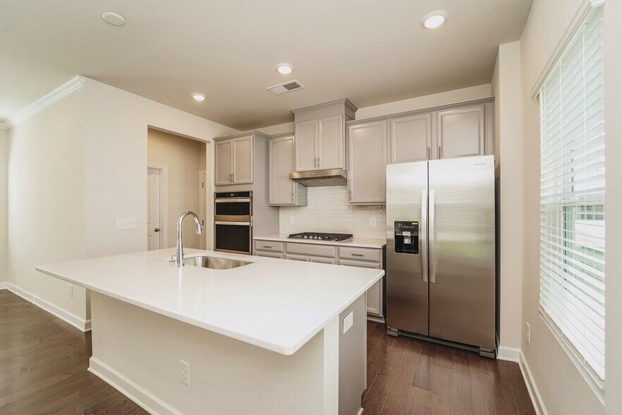 Building Photo - 14220 Laughing Gull Dr