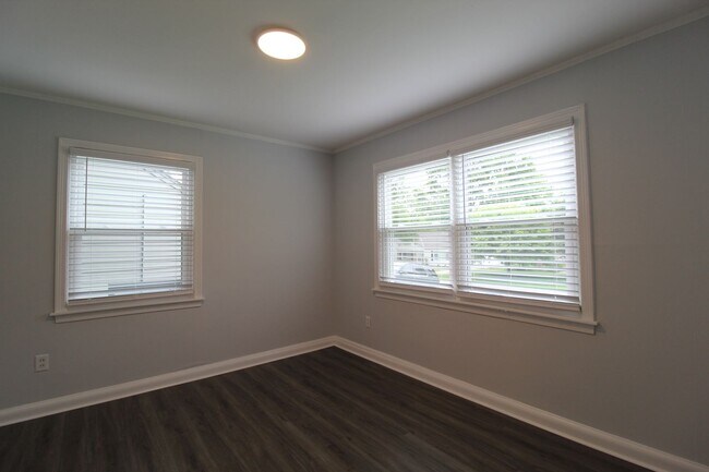 Building Photo - 3 Bedroom 1 Bath Home In Prairie Village