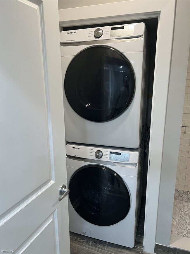 Building Photo - 1 br, 1 bath Duplex - 168 Green Lane Level 1