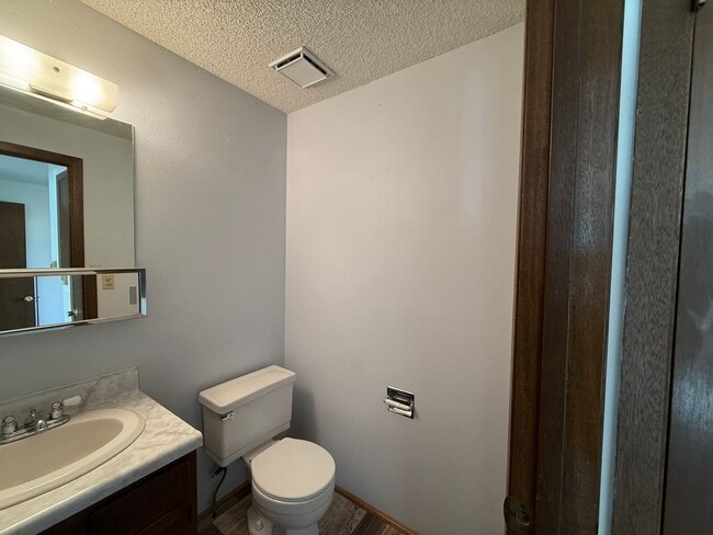 Building Photo - Two bedroom, one and half bathroom, modernly updated townhome!