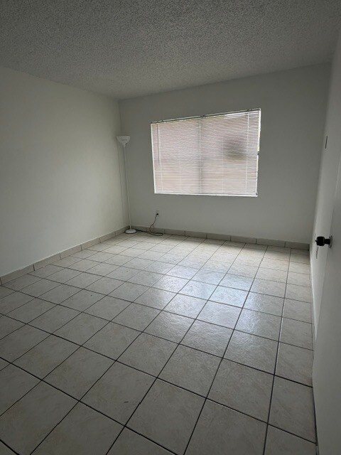 Building Photo - 9704 Hammocks Blvd