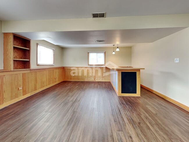 Building Photo - 2113 Cumberland Dr
