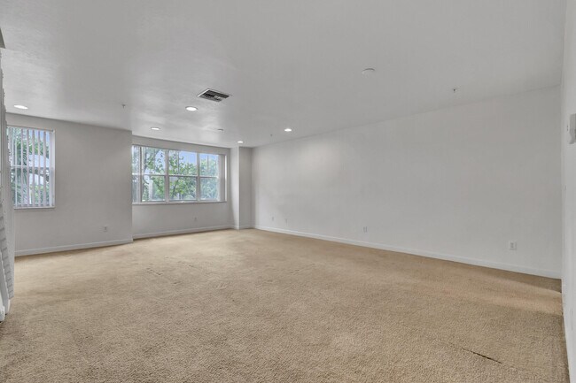 Building Photo - 770 Millbrae Ct