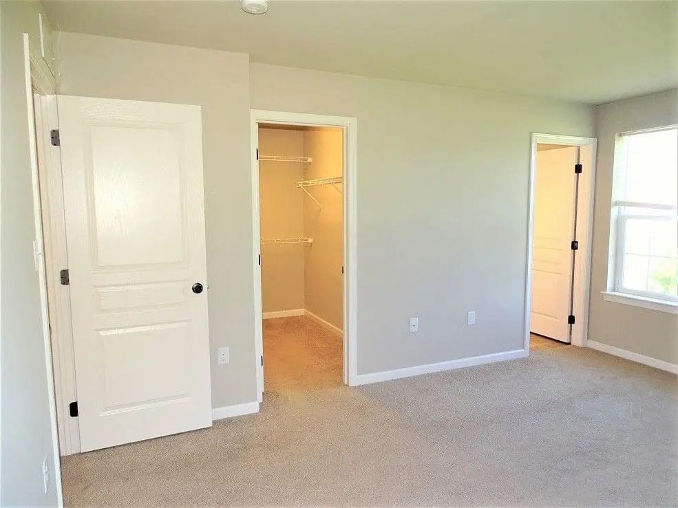 Building Photo - 945 Woodridge Dr