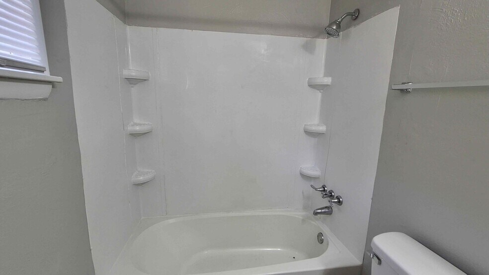 Building Photo - 262 E Nottingham Rd