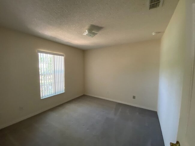 Building Photo - Marion Oaks Home - 3/2/2 1860 sqft.
