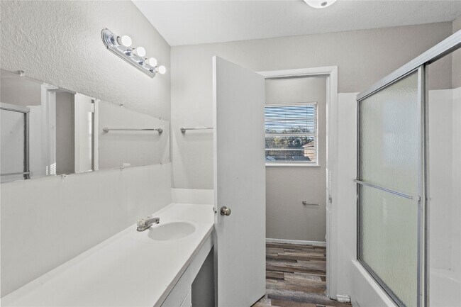 Building Photo - 2729 Main St