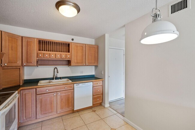 Building Photo - 121 Washington Ave S