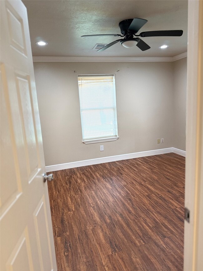 Building Photo - 610 Elk Dr