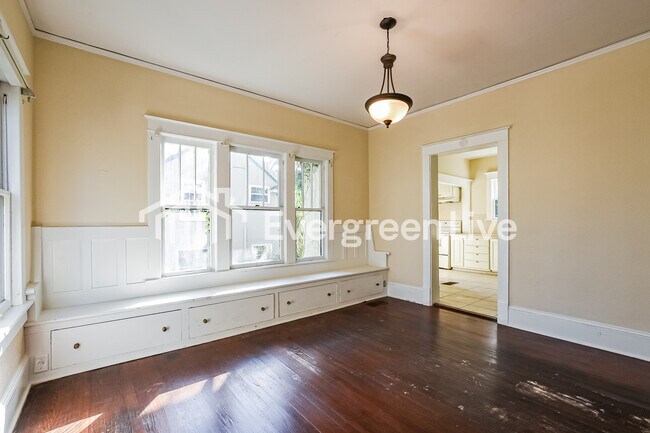 Building Photo - 626 E Washington Ave