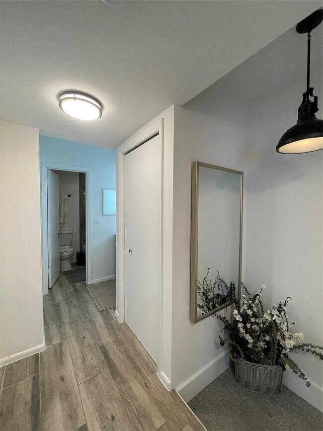 Building Photo - 2708 NE 14th Street Causeway