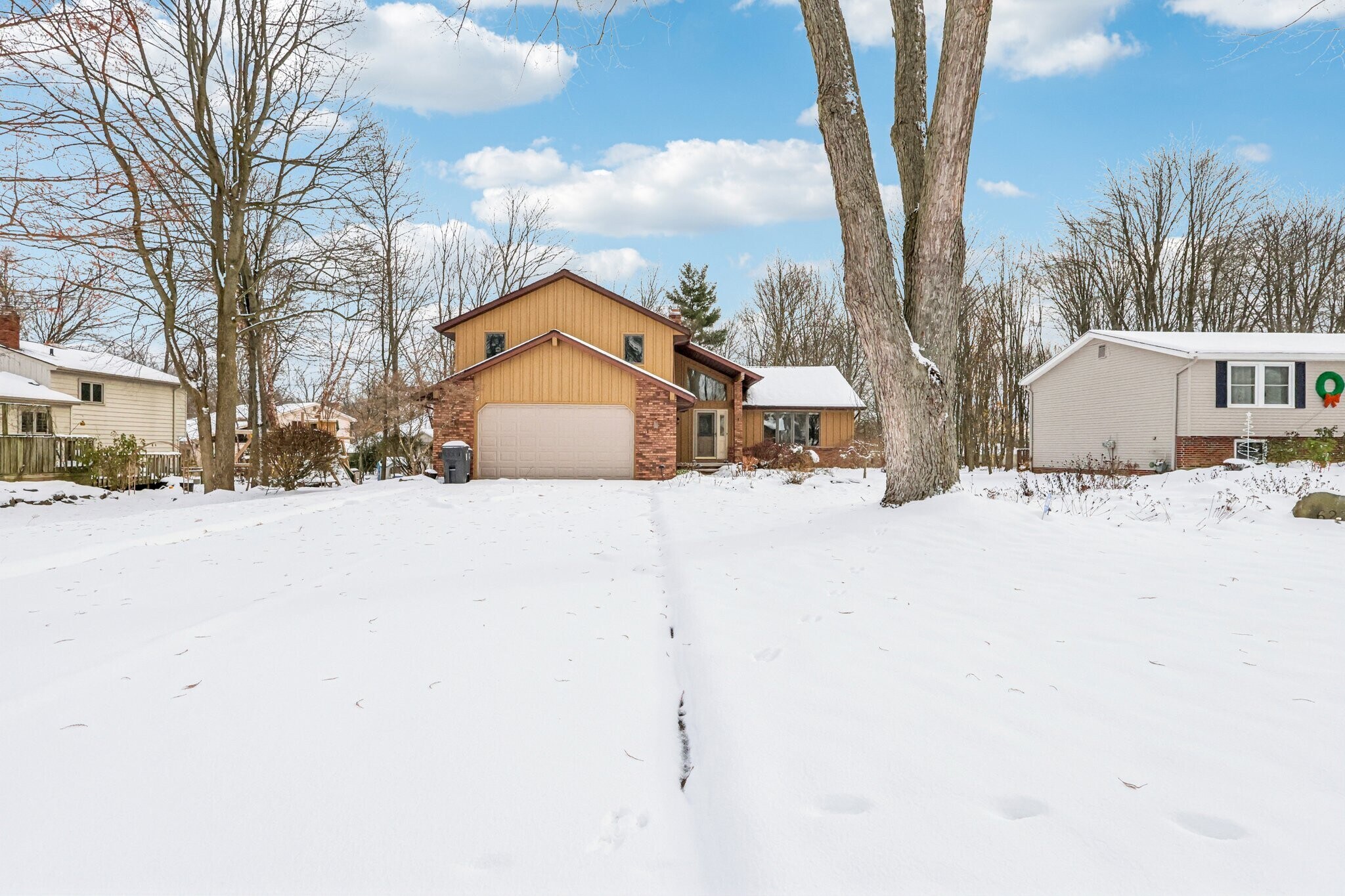 Building Photo - 6235 Sunnywood Dr