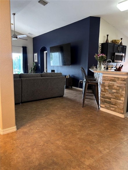 Building Photo - 10742 Shady Preserve Dr