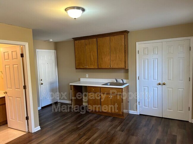 Building Photo - 269 Marshbanks St