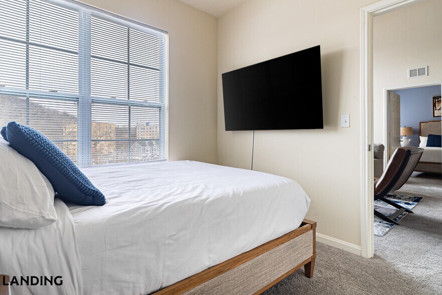 Building Photo - 400 Blake St