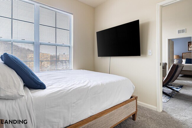 Building Photo - 400 Blake St