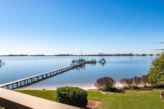 Primary Photo - 3/2 1200 SF condo on the Intercoastal West...