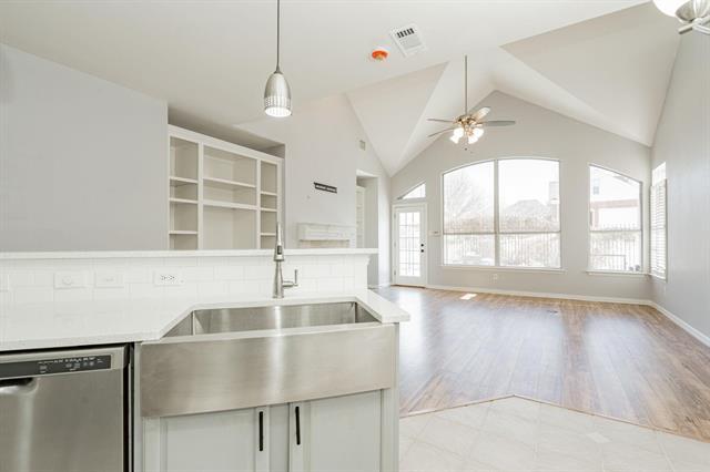 Building Photo - 2923 Newport Dr