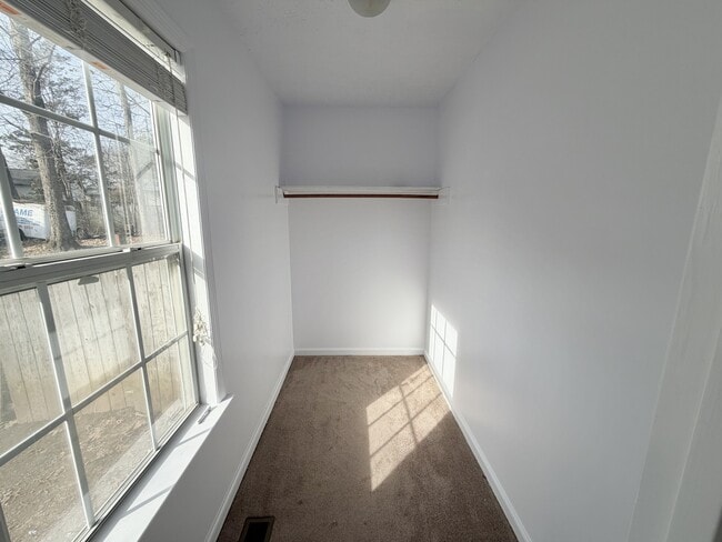 Building Photo - 1124 Bluewillow Ct